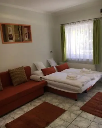 Apartamento Sugár *